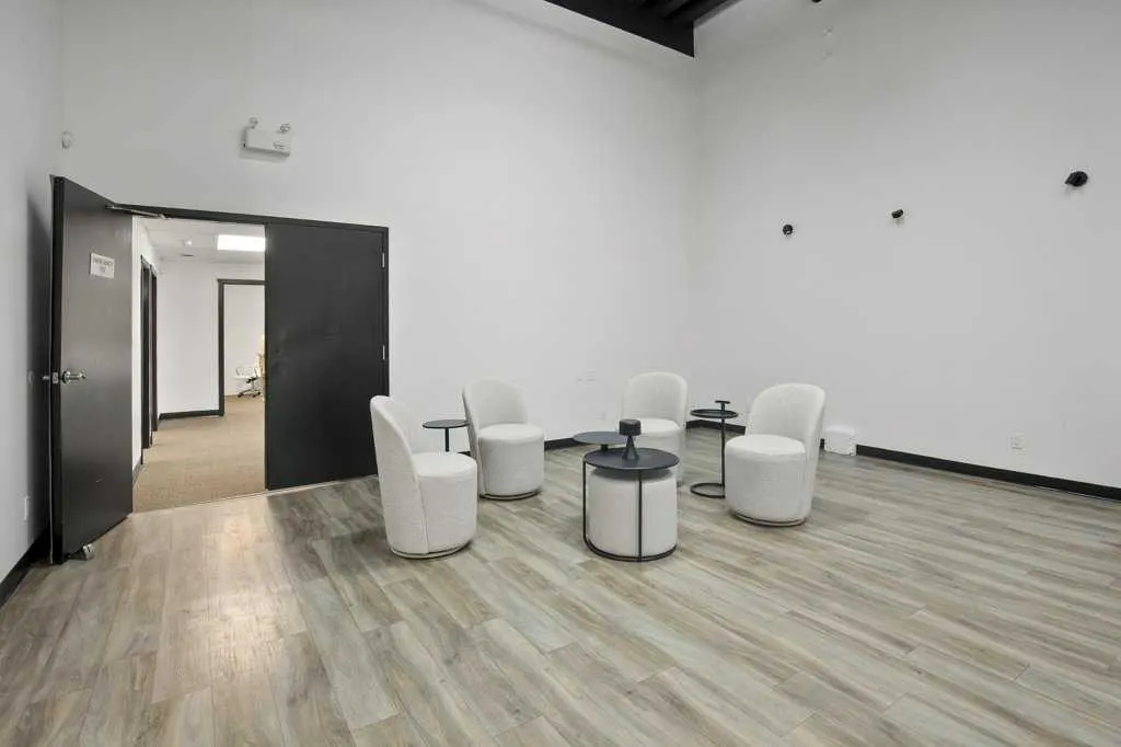 5301 43 Street #116