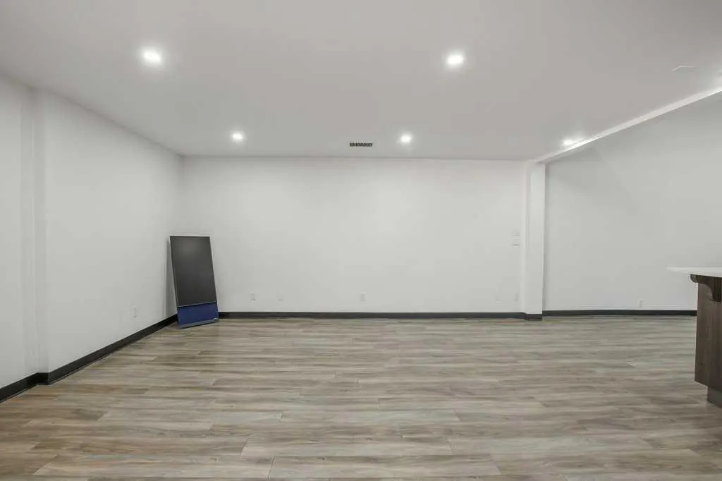 5301 43 Street #116