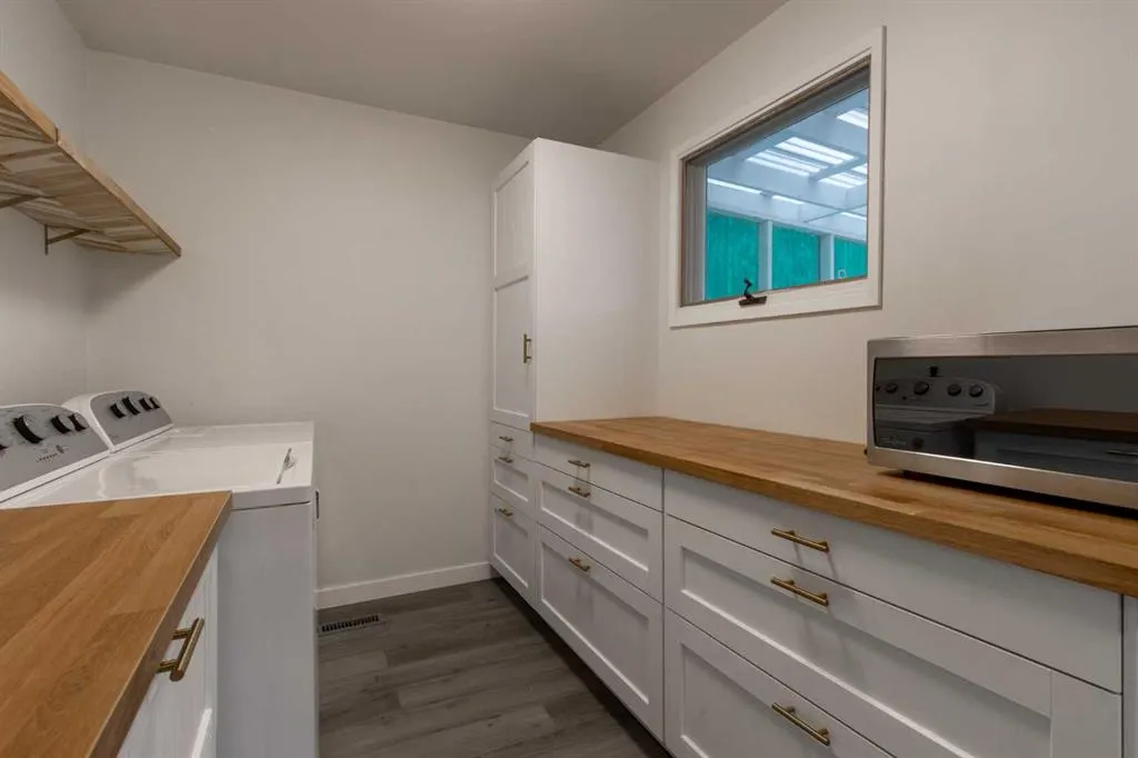 330 4 Street W