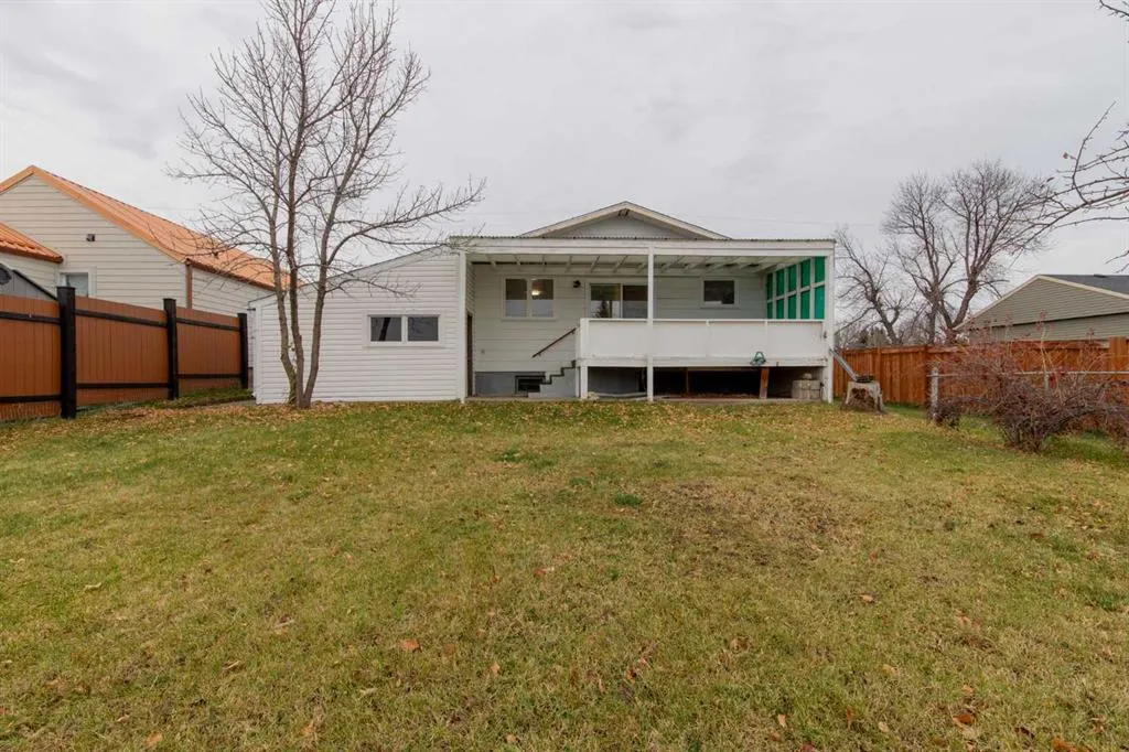 330 4 Street W