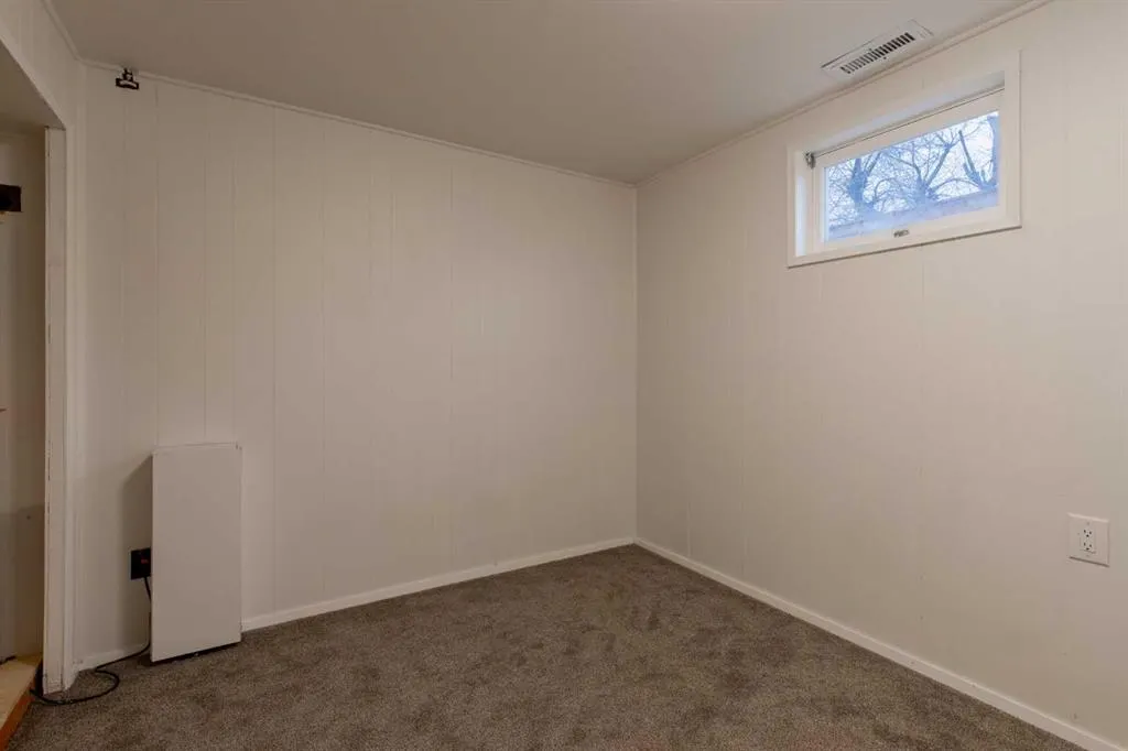 330 4 Street W