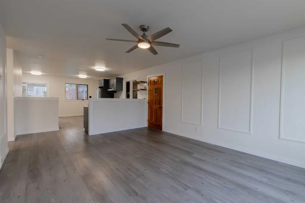 330 4 Street W