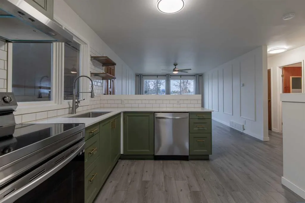 330 4 Street W