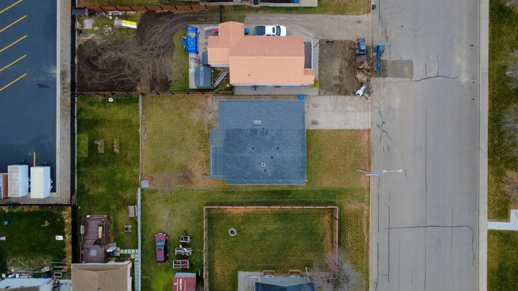 330 4 Street W