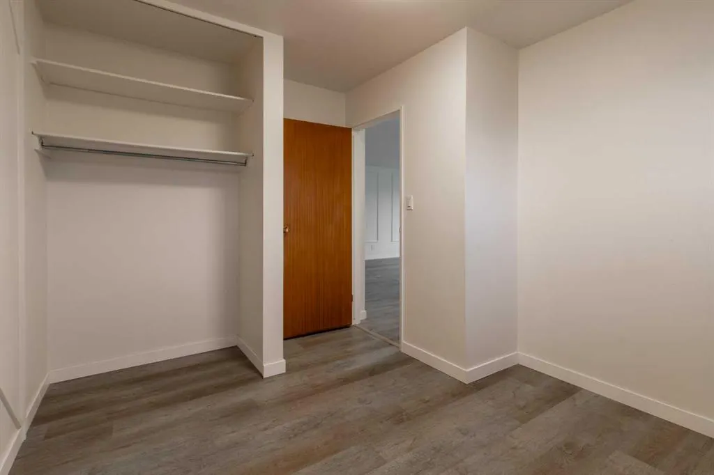 330 4 Street W