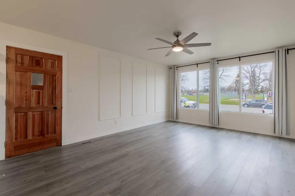 330 4 Street W