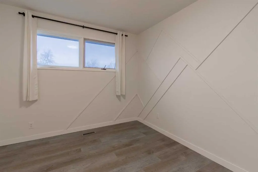 330 4 Street W