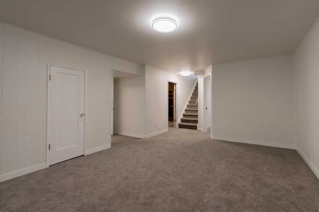 330 4 Street W