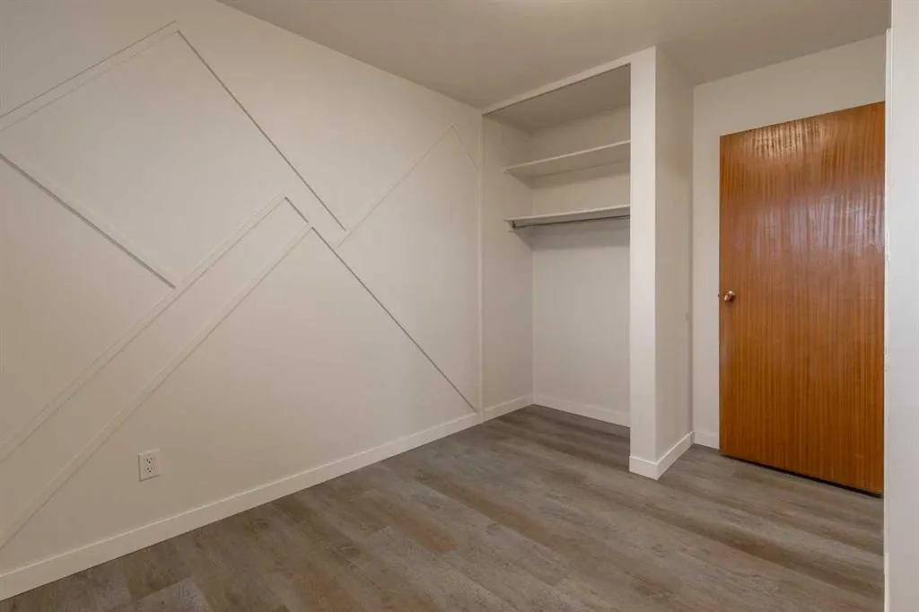 330 4 Street W
