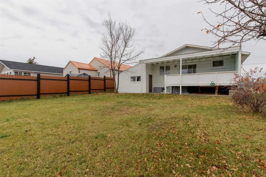330 4 Street W