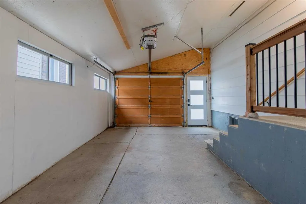 330 4 Street W
