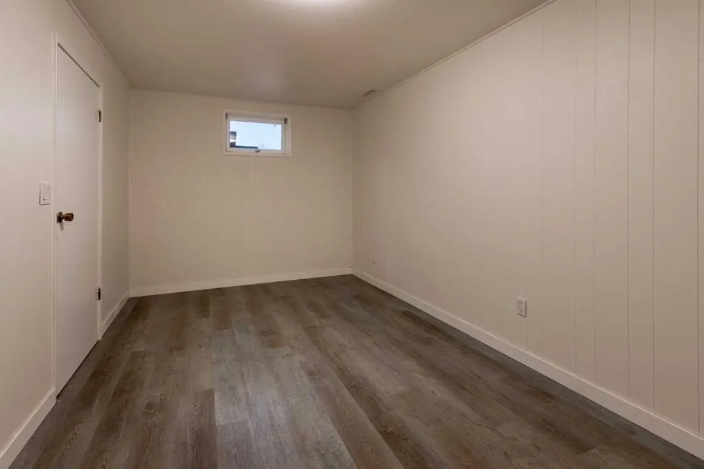 330 4 Street W