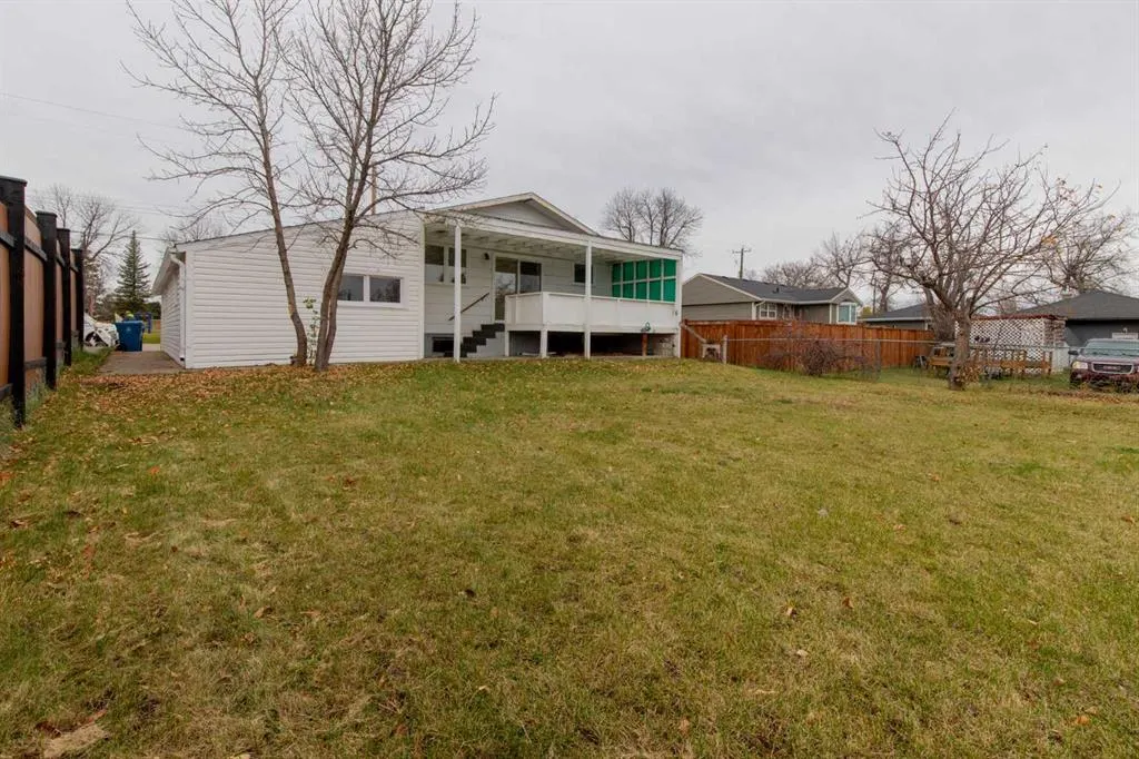 330 4 Street W