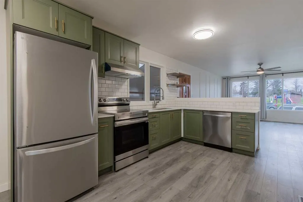 330 4 Street W