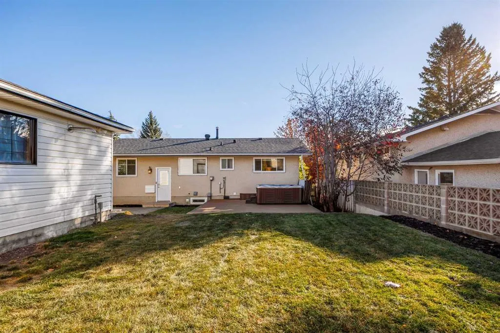 907 Canfield Crescent SW
