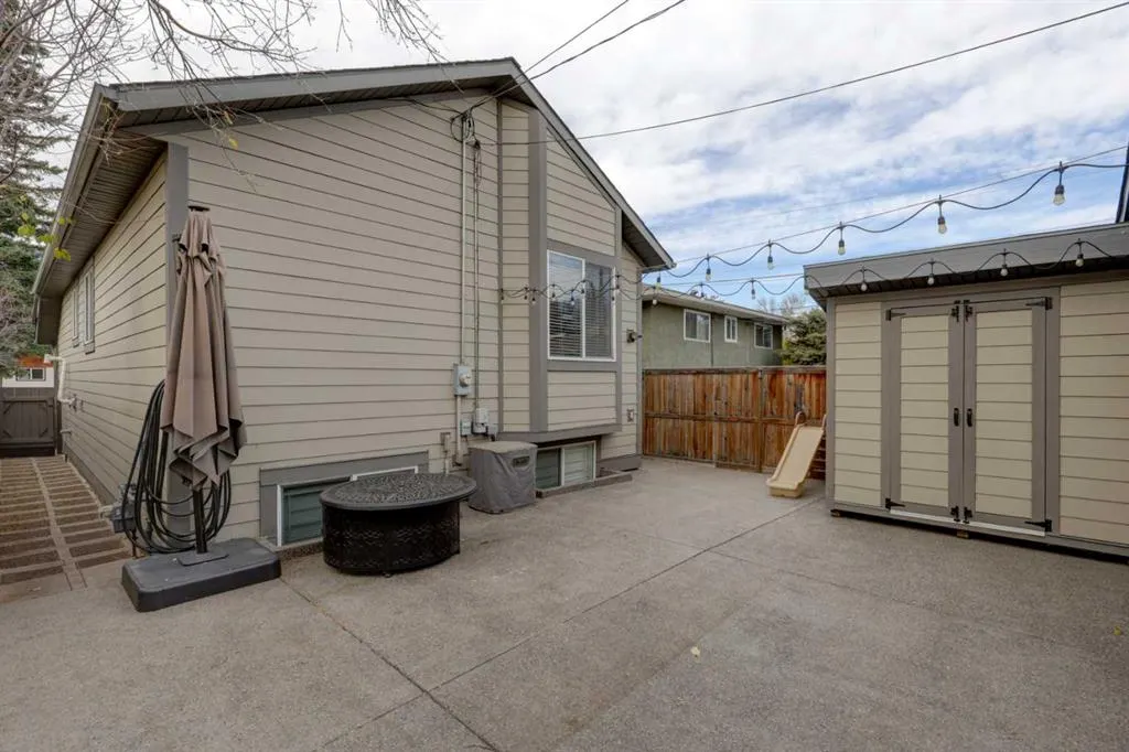 1042 17A Street NE