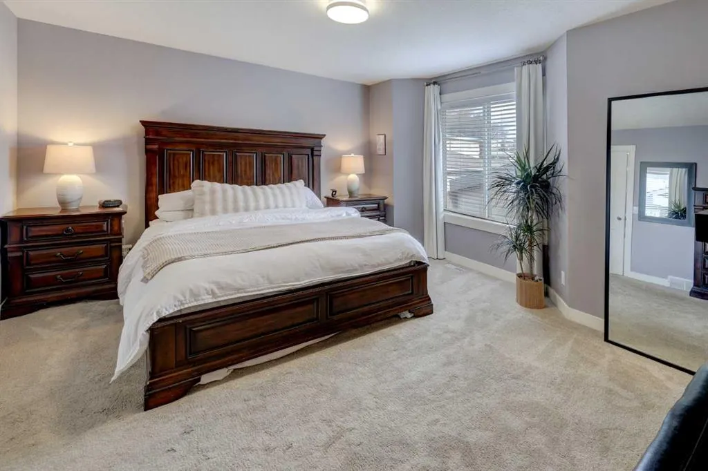 1042 17A Street NE