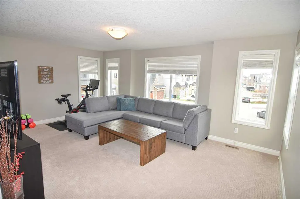 32 Evansborough Hill NW