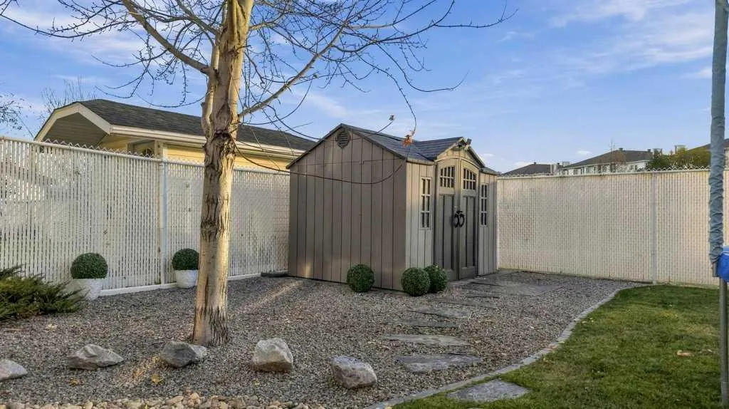 72 Darling Crescent