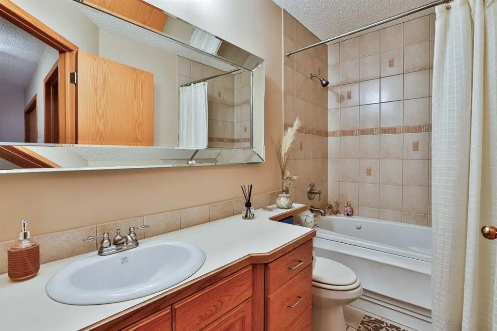 85 Sherwood Boulevard W