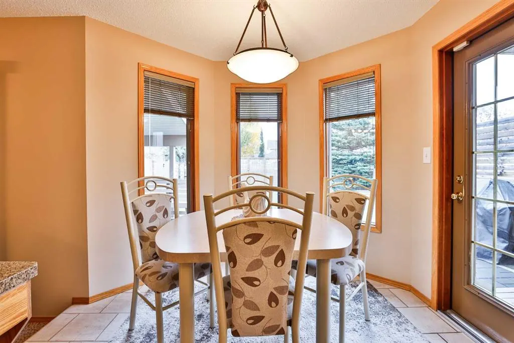 85 Sherwood Boulevard W