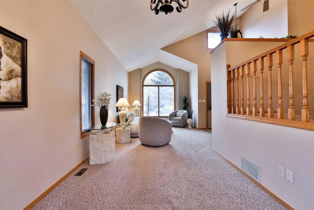 85 Sherwood Boulevard W