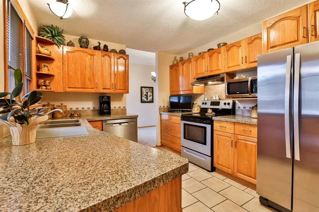 85 Sherwood Boulevard W