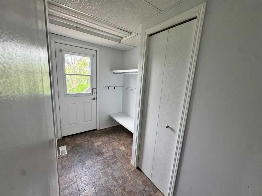 142041 200 Range Road ##26