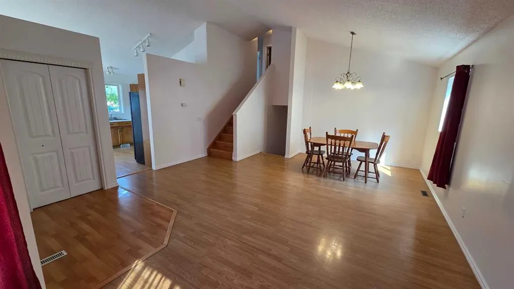 155 Applefield Close SE