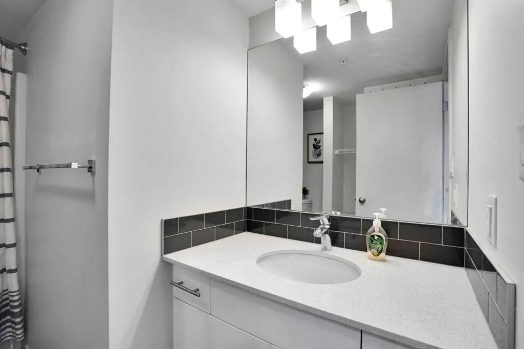 181 Skyview Ranch Manor NE #1204
