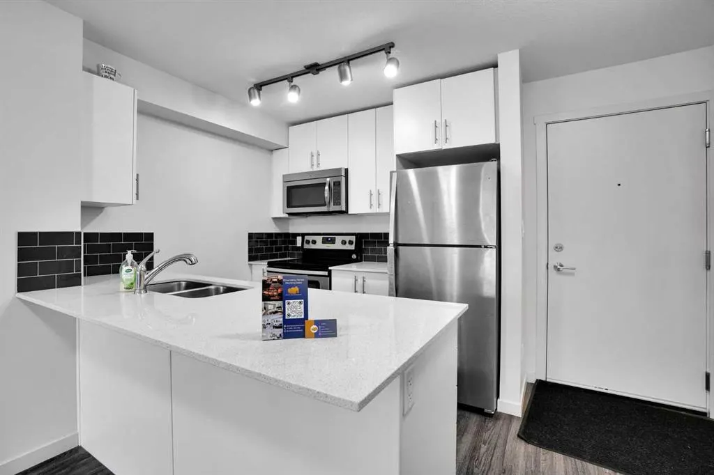181 Skyview Ranch Manor NE #1204