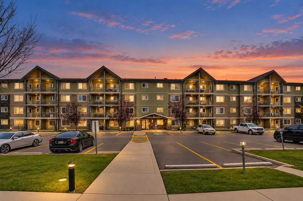 181 Skyview Ranch Manor NE #1204