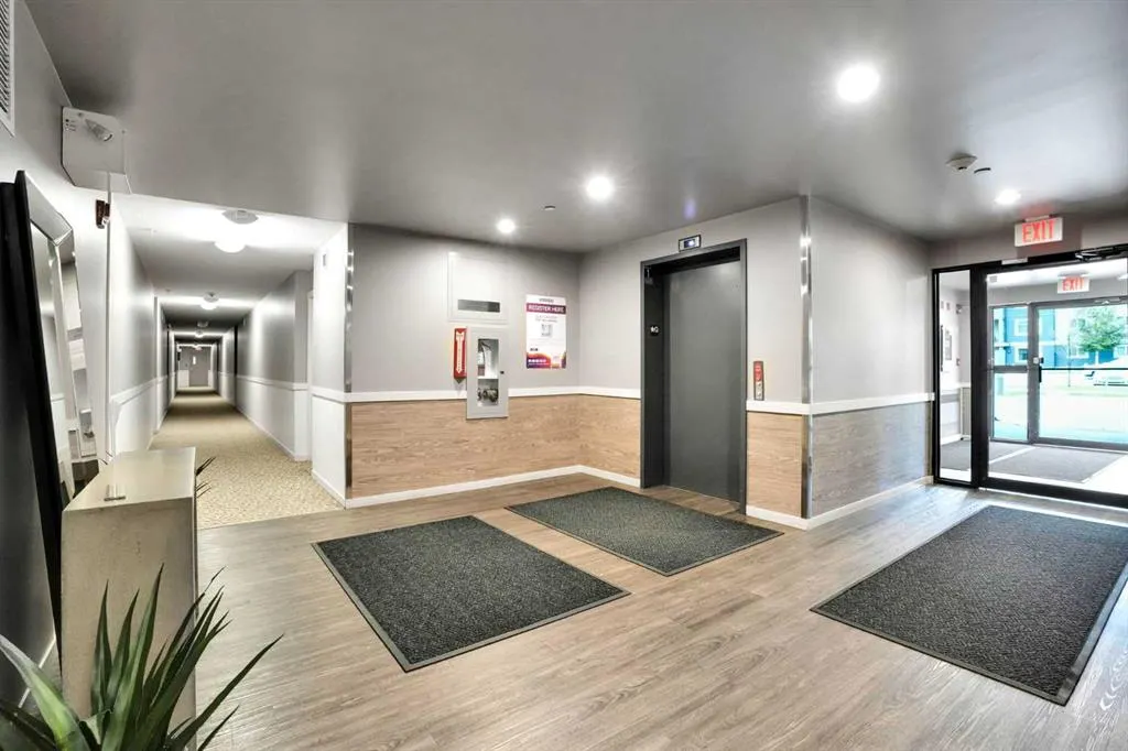 181 Skyview Ranch Manor NE #1204
