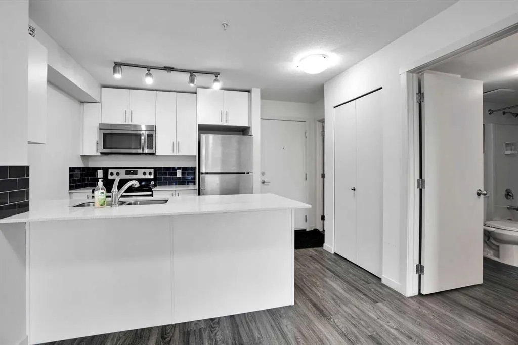 181 Skyview Ranch Manor NE #1204