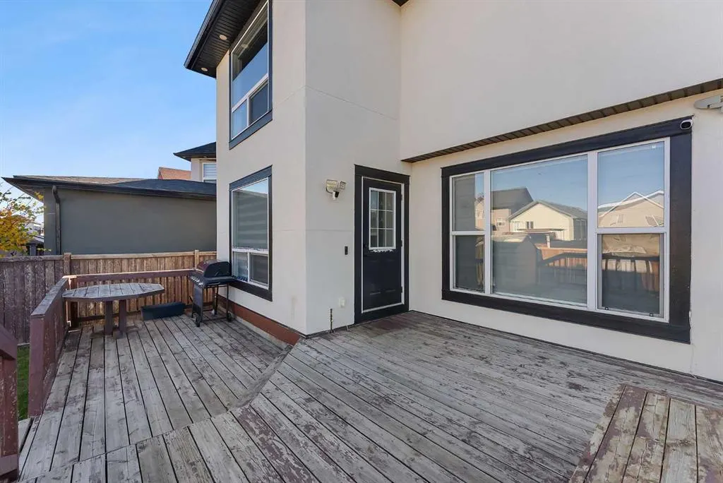282 Saddlefield Place NE