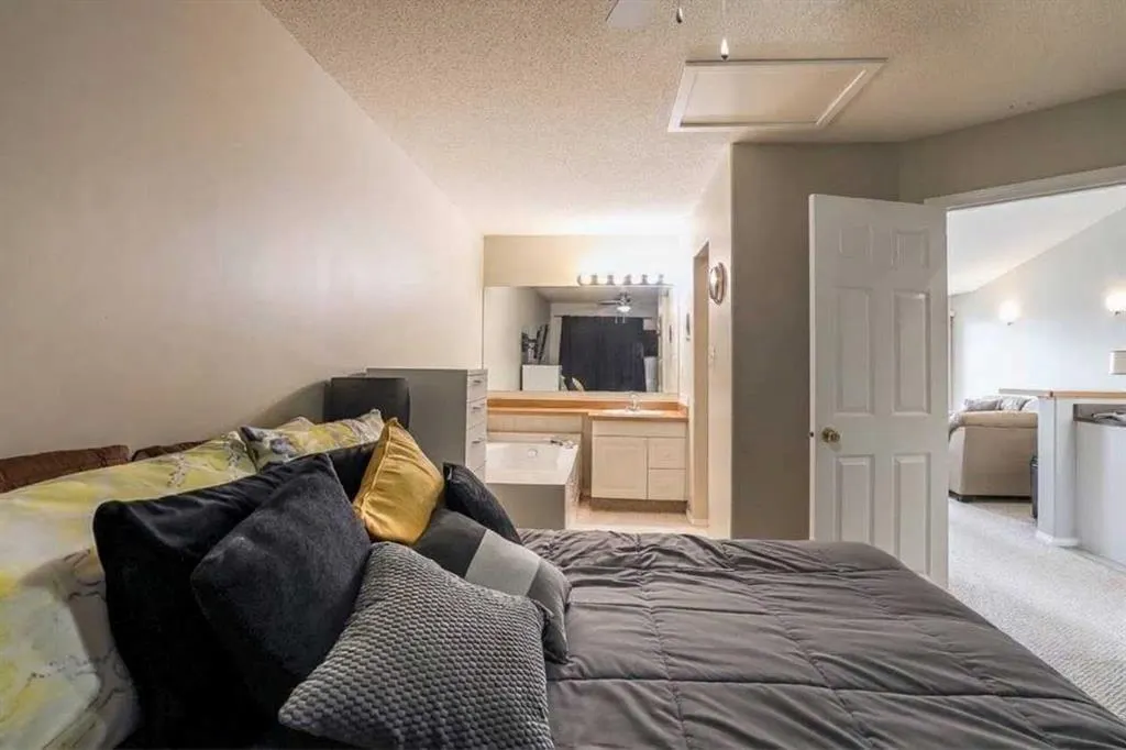 20 Taylor Mews SE