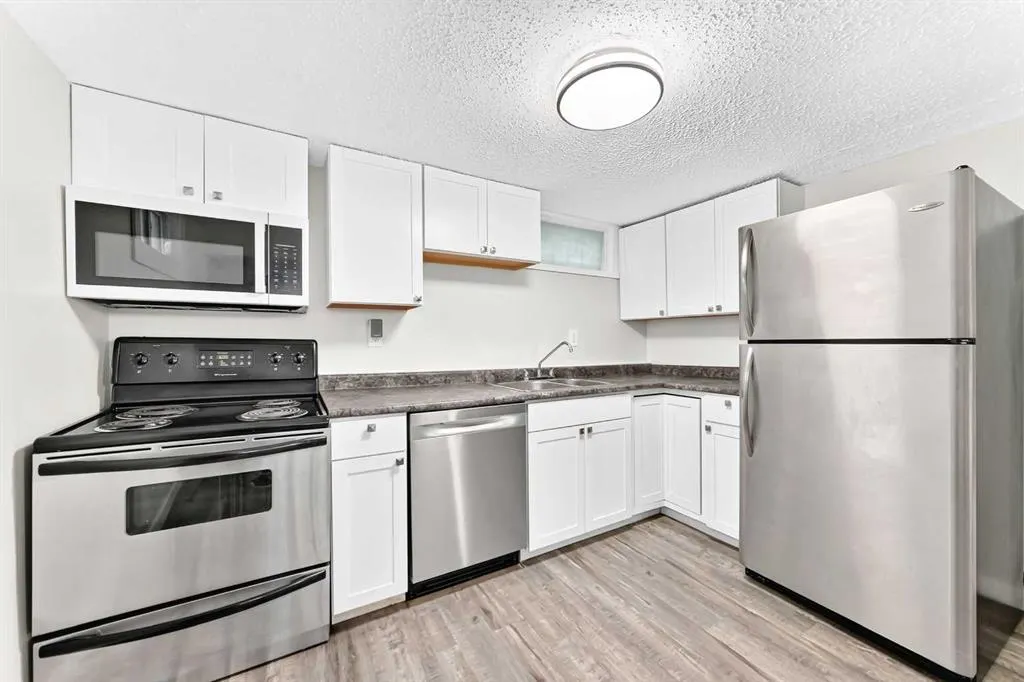 2016 46 Street SE
