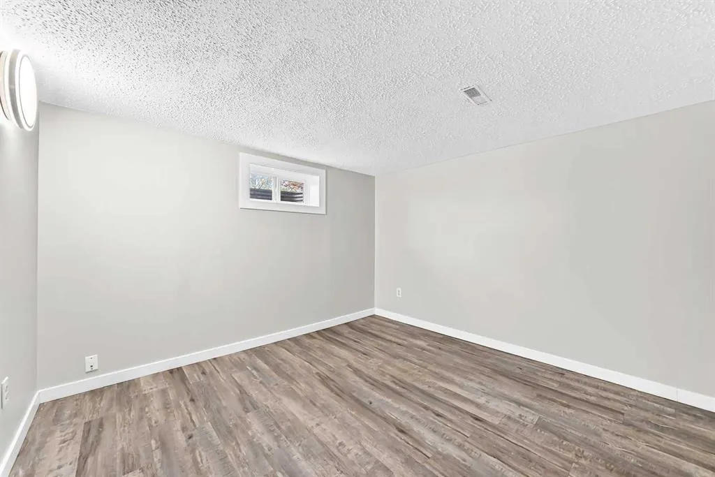 2016 46 Street SE