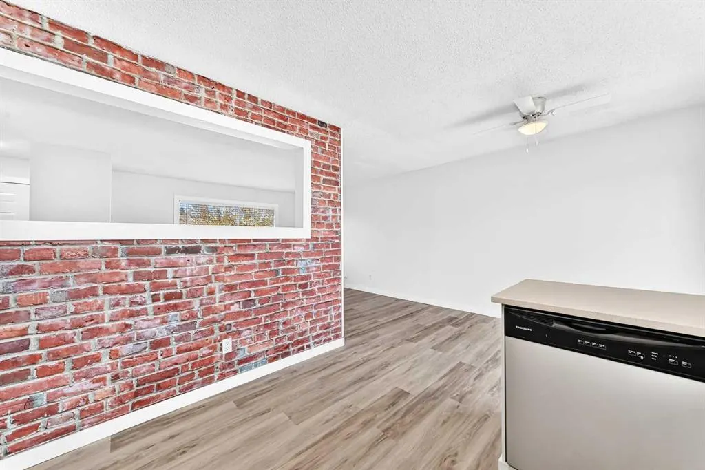 2016 46 Street SE