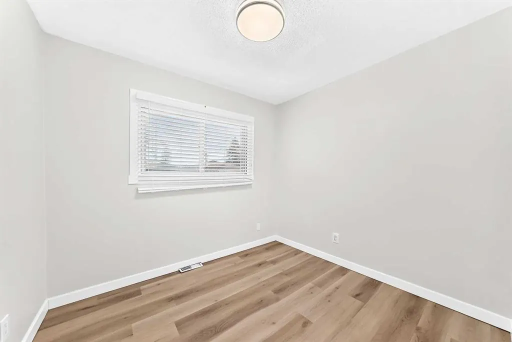 2016 46 Street SE