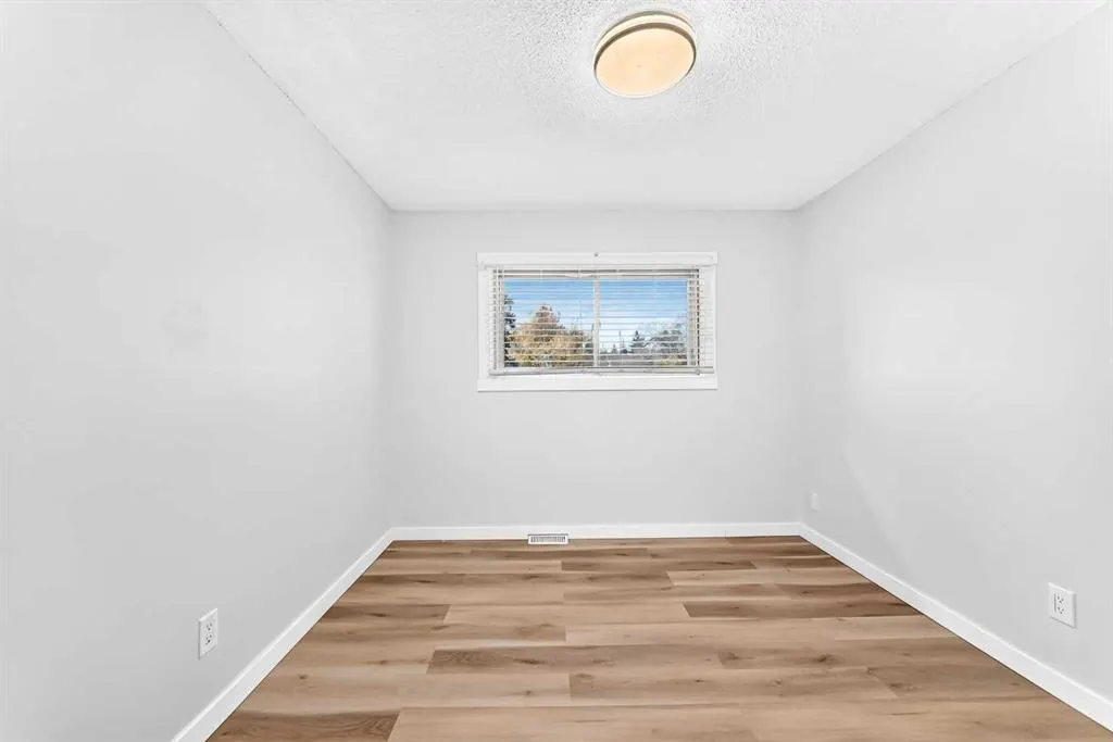 2016 46 Street SE