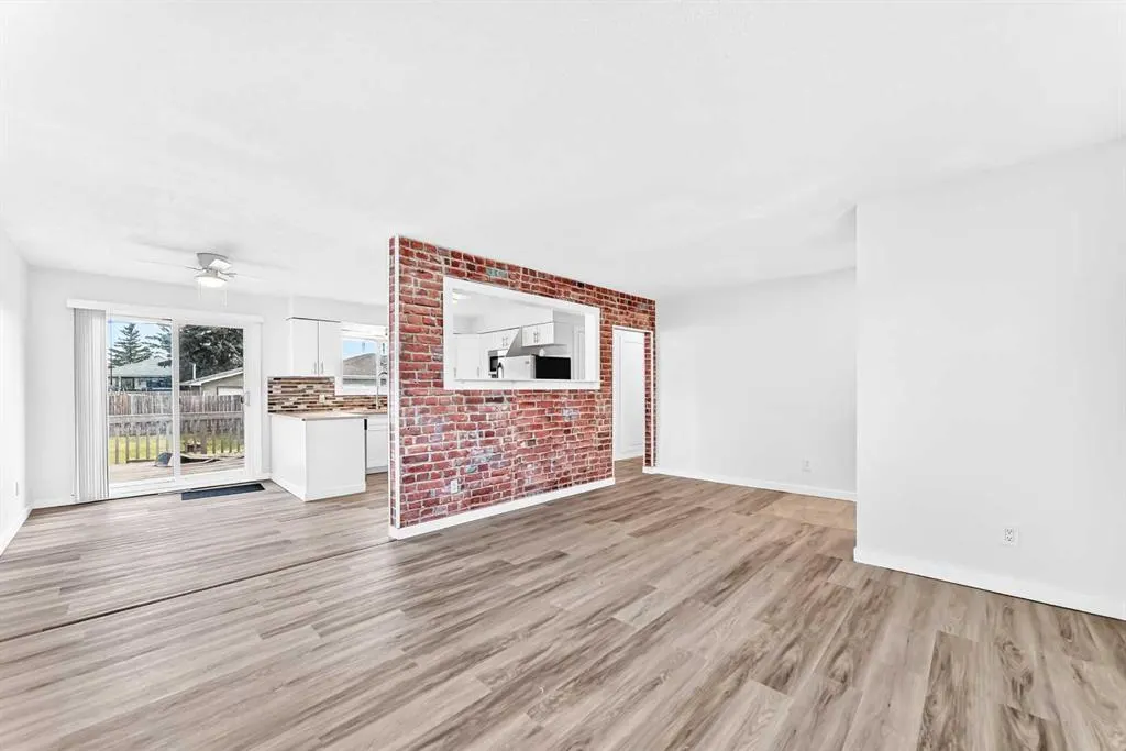 2016 46 Street SE