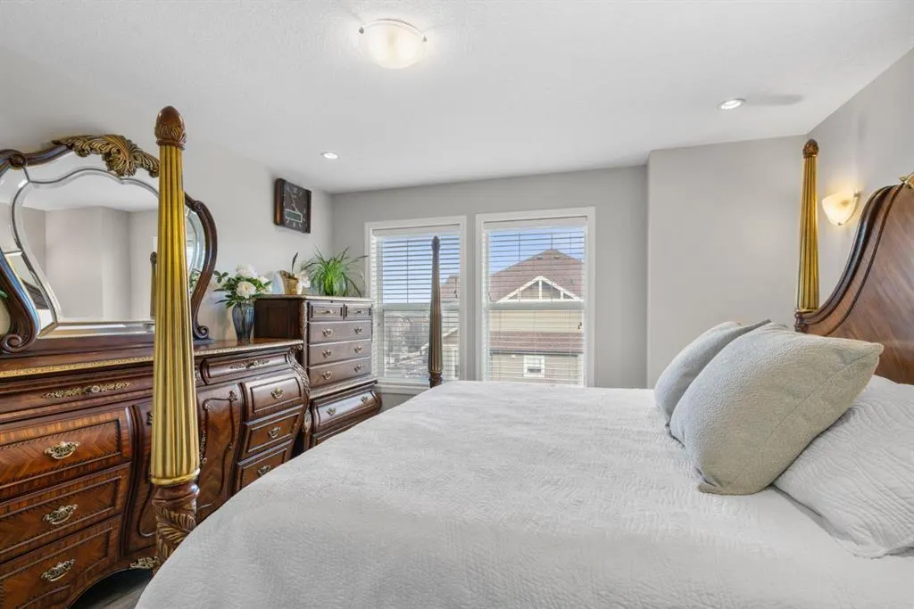 280 Williamstown Close NW #2001