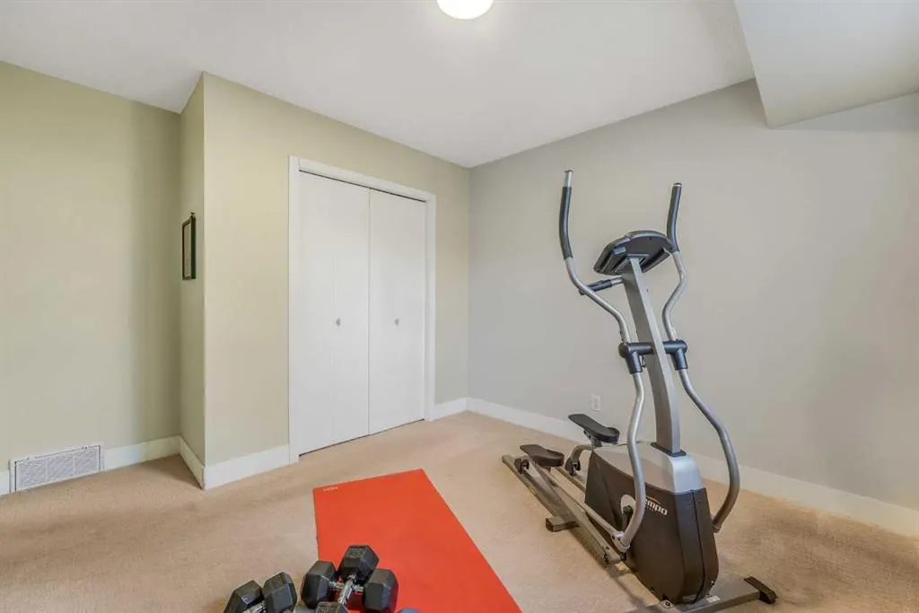 555 Killarney Glen Court SW