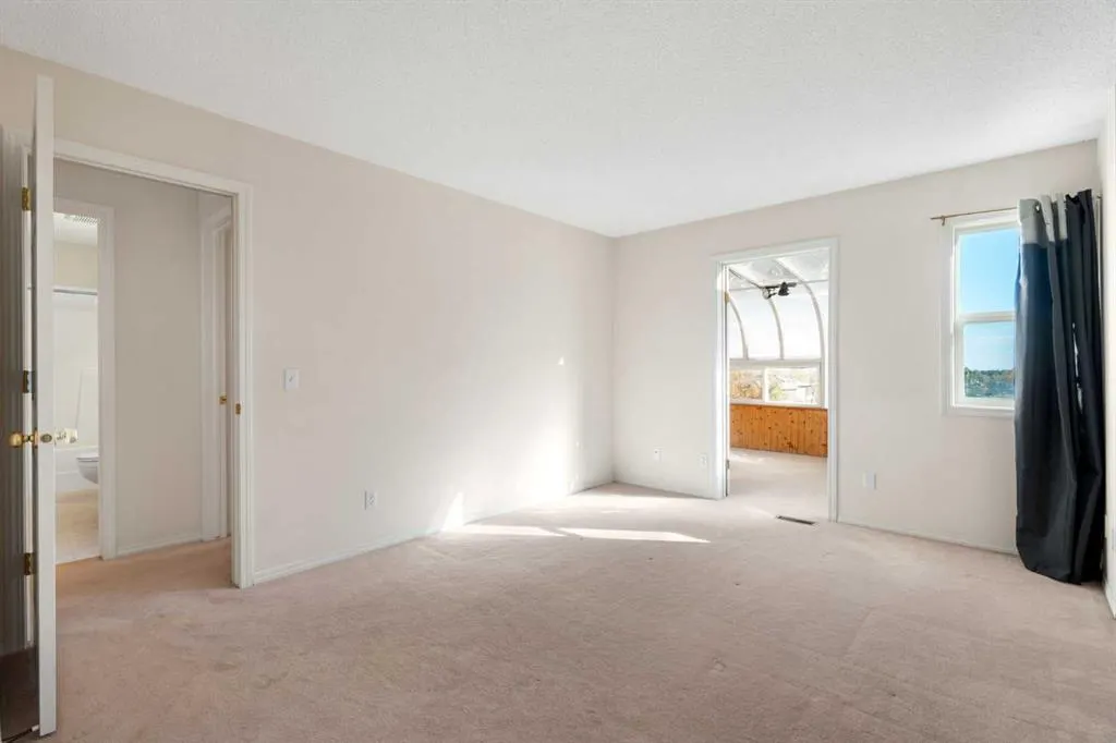 87 Citadel Meadow Grove NW