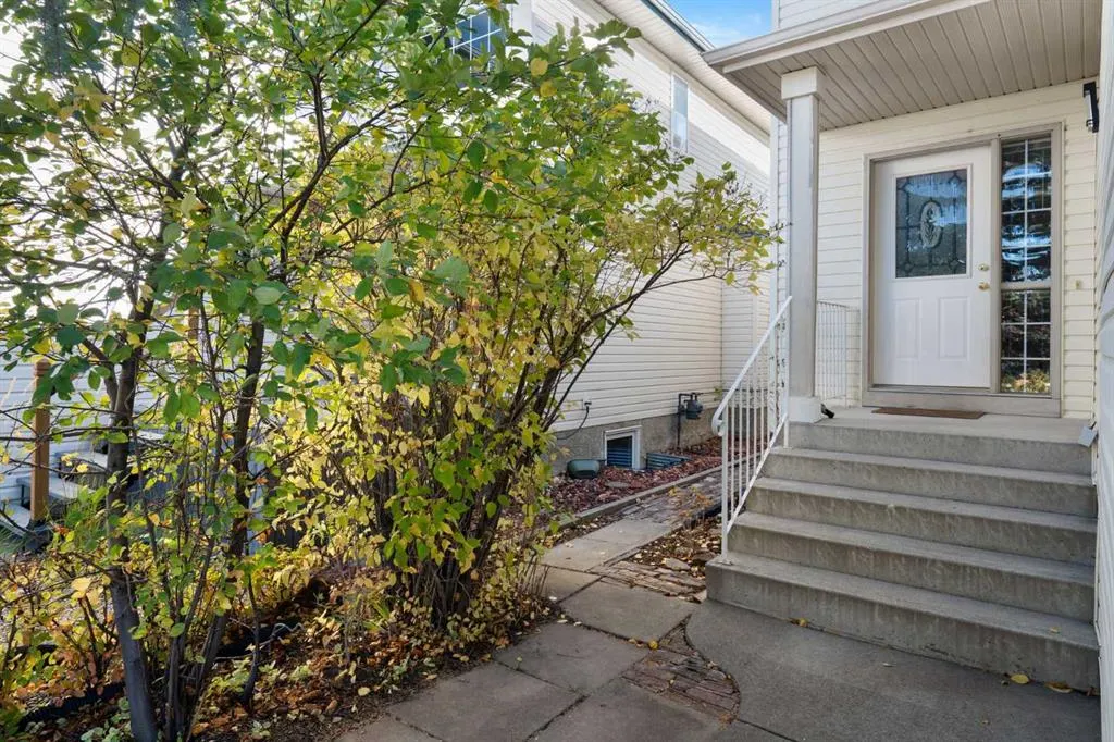87 Citadel Meadow Grove NW