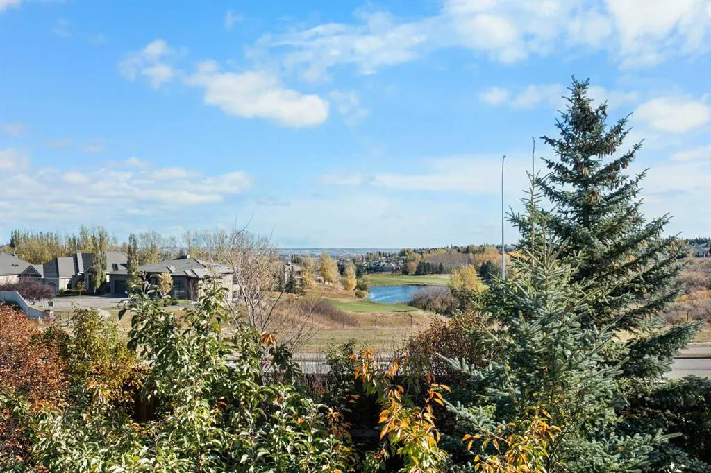 87 Citadel Meadow Grove NW