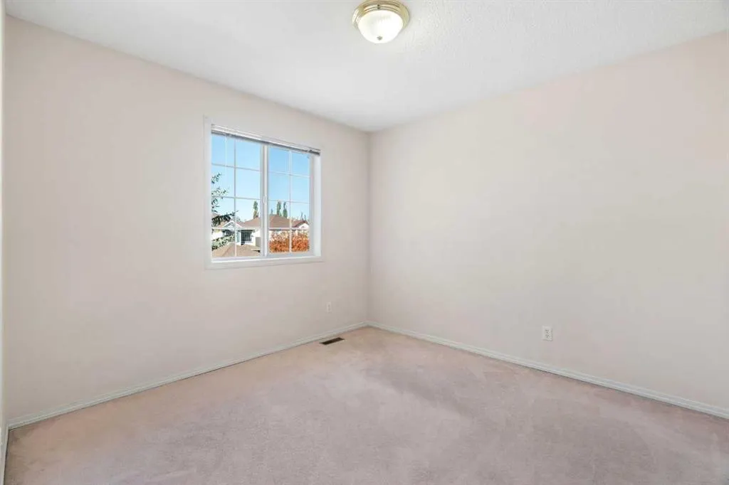 87 Citadel Meadow Grove NW