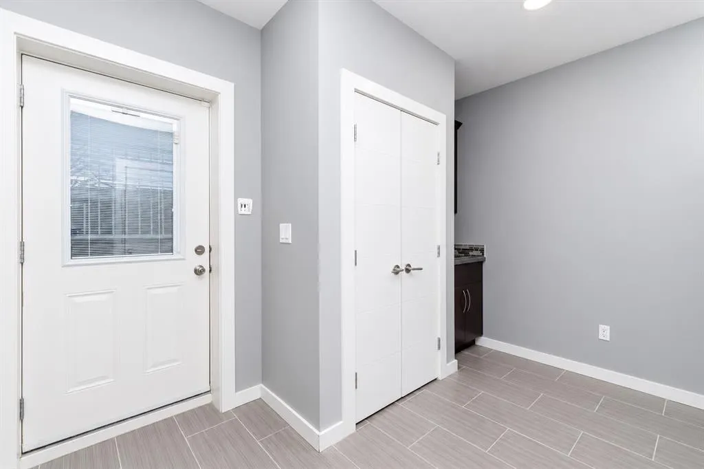 518 Oak Street S