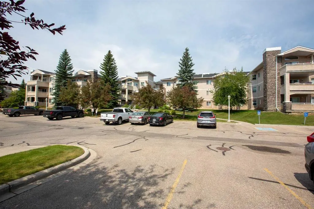 20 Country Hills View NW #201